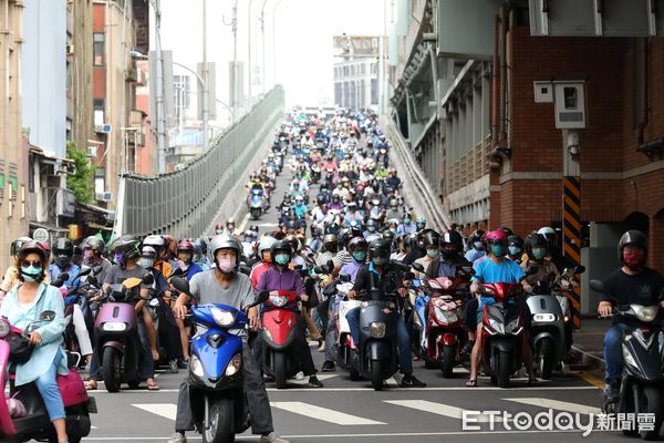 關於台灣機車 | 一個女生台灣四極逆走機車環島遊 | 旅遊 露營 跑山 跑步 運動 水上活動 | Hidy Chan | hidychan.com