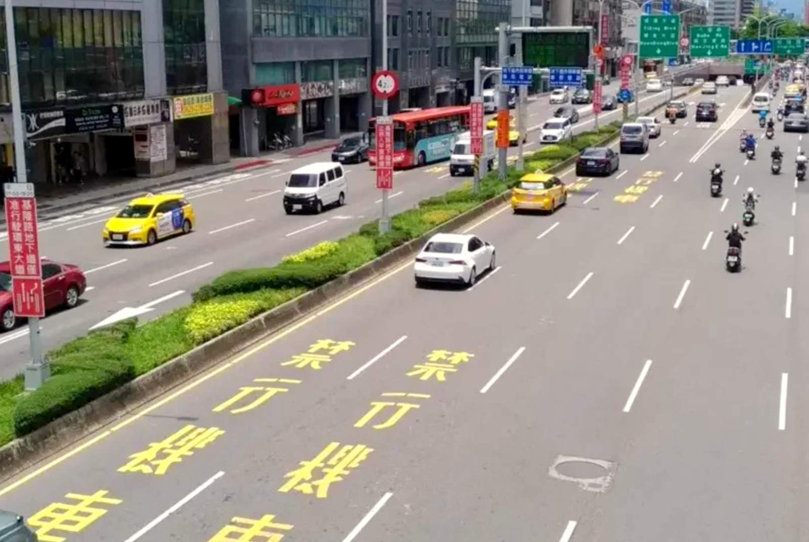 關於台灣機車 | 一個女生台灣四極逆走機車環島遊 | 旅遊 露營 跑山 跑步 運動 水上活動 | Hidy Chan | hidychan.com