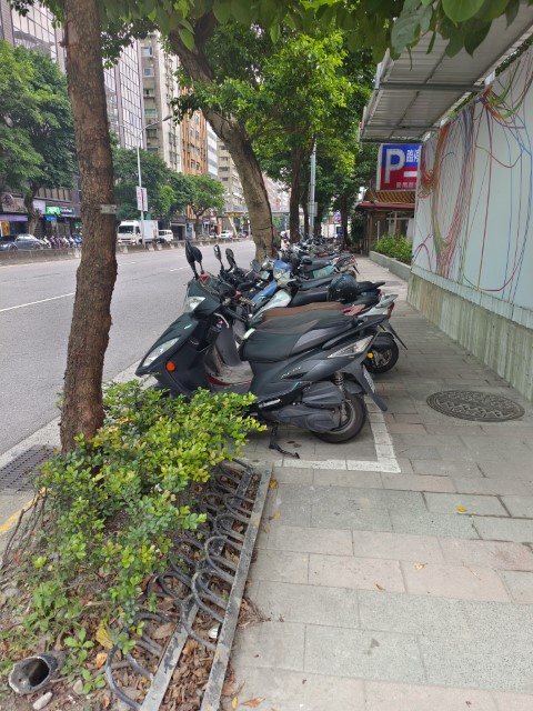關於台灣機車 | 一個女生台灣四極逆走機車環島遊 | 旅遊 露營 跑山 跑步 運動 水上活動 | Hidy Chan | hidychan.com
