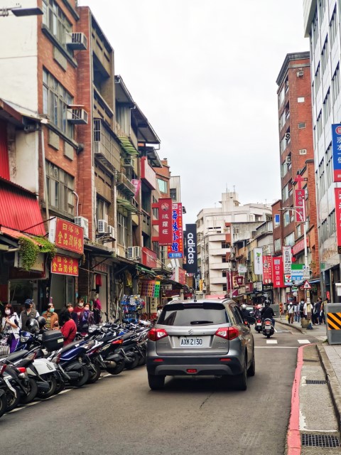 八里>觀音>新竹 | 一個女生台灣四極逆走機車環島遊 | 旅遊 露營 跑山 跑步 運動 水上活動 | Hidy Chan | hidychan.com