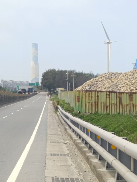 八里>觀音>新竹 | 一個女生台灣四極逆走機車環島遊 | 旅遊 露營 跑山 跑步 運動 水上活動 | Hidy Chan | hidychan.com