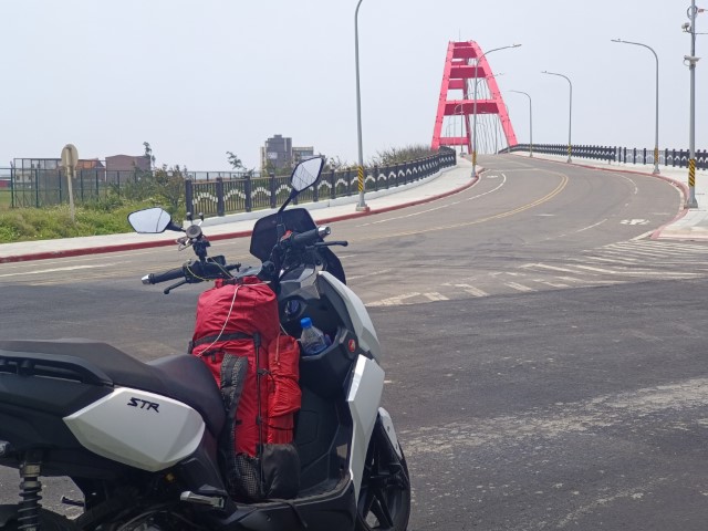 八里>觀音>新竹 | 一個女生台灣四極逆走機車環島遊 | 旅遊 露營 跑山 跑步 運動 水上活動 | Hidy Chan | hidychan.com