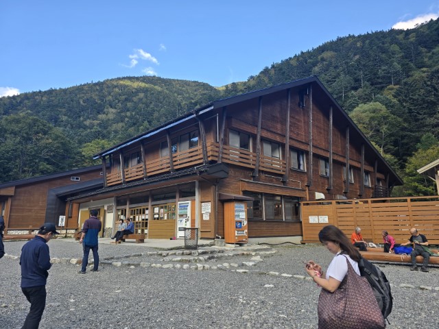 D1: 德沢山莊>橫尾山莊 | 槍ヶ岳 • 名古屋 • 伊勢 • 志摩 | 旅遊 露營 跑山 跑步 運動 水上活動 | Hidy Chan | hidychan.com